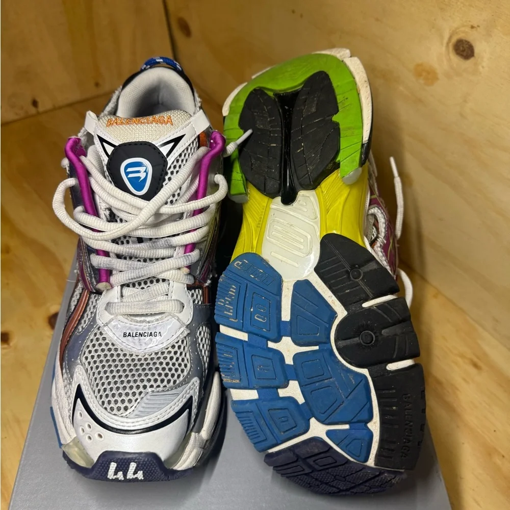 Balenciaga White and Purple Sneakers with Geometric Design - Picture 5 of 5